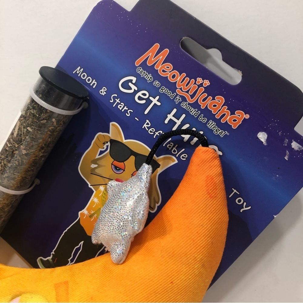 Moon & Star Refillable Catnip Toy - Picture 8 of 9